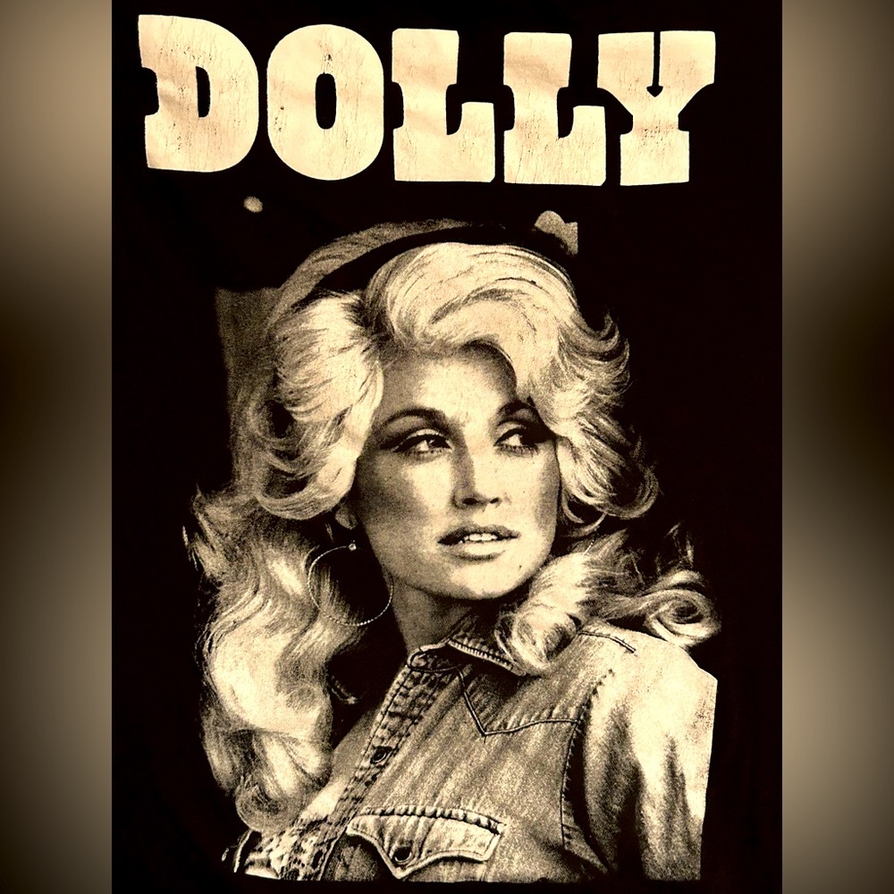 DOLLY PARDON tee